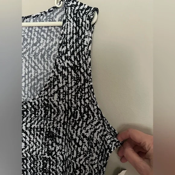 NY COLLECTION size XL BLACK & WHITE abstract print, sleeveless maxi - Picture 3 of 7